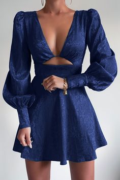 Our Rosalie Mini Dress features long sleeves, center-front cut out, v-neckline, and center back invisible zipper. Model is 5'8" and wears a size 4/SMALL Runs true to size Lined No stretch Fabric: 97% Polyester 3% Spandex Designed in Australia Our boutique is located in Michigan USA, please visit us on instagram to see Navy Blue Dresses Casual, Dark Blue Outfits, Runaway The Label, Clothing Outfits, Vestidos Vintage, Looks Chic, Invisible Zipper, Online Womens Clothing, Look Fashion