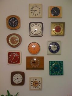 there are many different clocks on the wall