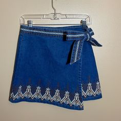 Nwot, Size Medium Embroidered Medium Wash Denim Skirt, Embroidered Fitted Denim Skirt, Fitted Embroidered Denim Skirt, Embroidered Fitted Denim Skirt, Casual Style, Casual Embroidered Fitted Denim Skirt, Embroidered Medium Wash Denim Skirt For Summer, Free People Boho, Free People Skirt, Embroidered Denim