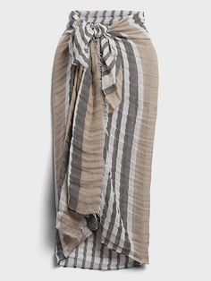 Stripe Linen-Blend Sarong | Banana Republic Sarongs Beach Cover Up, French Beach Style, Beach Vacation Outfits Over 40, Boating Outfit Women, Cold Beach Day Outfit, Linen Sarong, Bahamas Outfits, Resort Vacation Outfits, Coastal Outfits