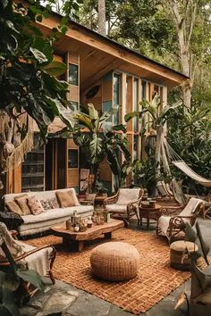 an outdoor living room with lots of plants and furniture