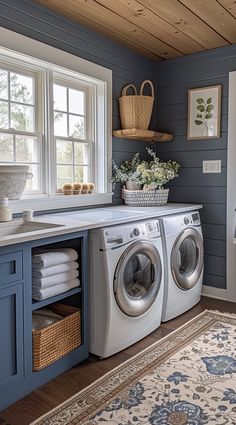 Are you looking for elegant and visually appealing ways to elevate your laundry room? Get inspired by these super chic laundry room ideas. #laundrystorageideas Laundry Room On Pedestals, Laundry Utility Room Design, Laundry Room With Black Cabinets, Laundry Room With Dark Appliances, Laundry Room Design Rustic, Laundry Entry Room Ideas, Moody Laundry Room Ideas, Mud Room Ideas Entryway Laundry, Laundry Room With Window