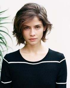 MINIMAL + CLASSIC: side swept bob | Mango Haircut Styles, Penteado Cabelo Curto, Skateboarder, Cute Hairstyles For Short Hair, Girl Short Hair, Short Hair Styles Easy, Short Haircuts, Short Hair Cuts For Women, Short Hairstyles For Women