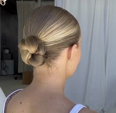 Wedding Hair Slick Back Bun Updo, Slick Up Bun, Sleek Bridal Bun, Ballet Hairstyles, Hair In A Bun, Slick Hairstyles, Wedding Hair Makeup