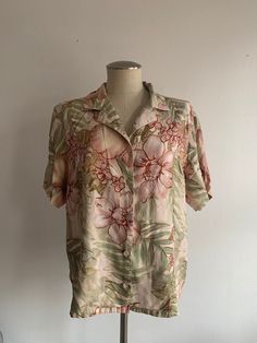 Looking for a cute muted color Hawaiian shirt? This one has beautiful floral details and the colors are just perfect. It's soft and comfortable to wear. Its short sleeve and great for summer. Very cute to put over a swimsuit or with some jeans or over a cute summer dress. No returns. FOLLOW US + Instagram @thriftgathershop Illustration Poses, Hawaiian Shirt Outfit, Fashion Illustration Poses, Hawaiian Print Shirts, Resort Shirt, Moon Shirt, Vintage Hawaiian Shirts, Hawaiian Outfit, Freshman Year