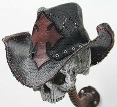 Cowboy Aesthetic, Studs And Spikes, Chapeau Cowboy, Western Hat, Cowboy Outfits, Estilo Punk, Cow Boy, Leather Cross