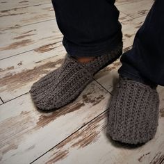 A beautiful pair of men's boot/crochet slippers. Made of wool and acrylic yarn they are so soft, warm, cozy to wear and have a lot of bulk for extra comfort. Slippers' color in photo is light gray with black sole. Soles are covered with latex, which makes them not slippery to walk and give it a long life. To make a slippers takes 3-5 days. If you want any other colors or size, please contact me. CARE: gently handwash in warm water, using a wool detergent. Reshape and let it dry. You will enjoy w Men House, Crochet Men, Grey Slippers, Men Slippers, Crocheted Items, Crochet Wool, Wool Slippers, Warm Slippers, Chunky Wool