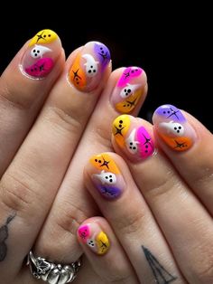 colorful ghost nails Short Halloween Nails, Cat Nail Designs, Black Halloween Nails, Short Nail Manicure, Halloween Press On Nails, Cute Halloween Nails, Pumpkin Nails