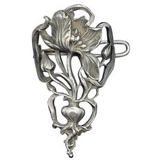 THIS IS A GORGEOUS FRENCH ART NOUVEAU SCARF PIN BROOCH IN SILVER WITH A BEAUTIFUL OPEN WORK REPOUSSE DESIGN OF A POPPY FLOWER WITH STUNNING LEAF, BUD AND SCROLLING FLOWER MOTIFS. This is just an elegant antique silver poppy flower motif scarf brooch with exquisite Art Nouveau design. The French Art Nouveau jewels are of the highest quality with absolutely exquisite design - this one is so very special. It epitomizes the Art Nouveau period's love of nature and flower inspired jewels with the scro Art Nouveau Brooch, Art Nouveau Iris, Art Nouveau Hair, Scarf Brooch, Stile Art, Design Art Nouveau, Bijoux Art Nouveau, Art Nouveau Antiques, French Art Nouveau