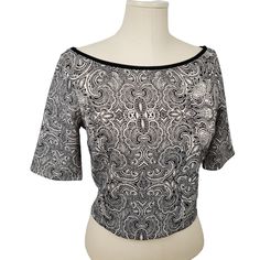 Pictures Don't Do This Justice. Super Cute Crop Top With A Black And White Paisley Geometric Printed Design. Exposed Zipper Detail In The Back. 3/4 Length Sleeves With Some Stretch To The Material. Would Look Great On It's Own, Or Under A Sweater Or Blazer. Womens Size Medium New With Tags ( Line Marked Through Brand Tag) Pet Free And Smoke Free Home Measurements Provided To Determine The Perfect Fit For You Offers Welcome Shipped Daily Spring Summer Fall Beach Boat Vacation Casual Classy Classi Black Tops With Paisley Print For Spring, Black Paisley Print Tops For Spring, Black Paisley Print Top For Summer, Elegant Paisley Print Tops For Spring, Fitted Paisley Print Tops For Spring, Elegant Spring Paisley Print Tops, Elegant Paisley Print Top For Party, Elegant Paisley Print Party Tops, Chic Fitted Paisley Print Tops