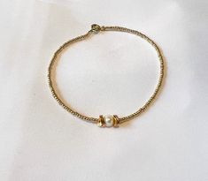 Oyster and Pearl inspired anklet with semi-precious stones, closure with adjustable lengths. Oyster And Pearl, Pearl Oyster, Oyster Pearl, Gold Anklet, Semi Precious Stones, Anklet Jewelry, Body Jewellery, Body Jewelry, Semiprecious Stones