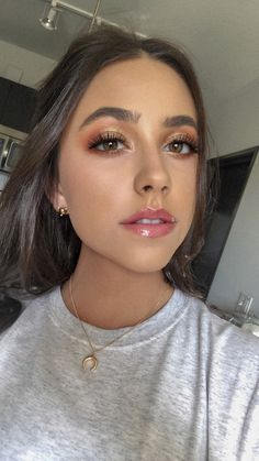 Bronze gold makeup eyeshadow glossy lip @audriegracebeauty Bronze Gold Makeup, Make Up Gold, Prom Makeup Looks, Bronze Makeup, Beauty Make-up, Braut Make-up, Gold Makeup, Bronze Gold, Glossy Lips