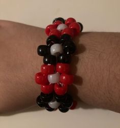 a customizable flower kandi cuff. about the same size as a 30 bead single, so if you need it smaller please let me know! :3 Kandi Flower Cuff, Flower Kandi Cuff, Kandi Flower, Flower Cuff, Diy Kandi, Diy Beaded Rings