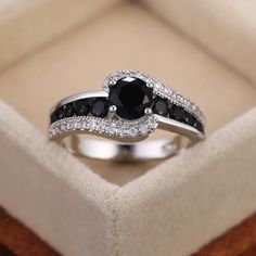 Dazzling Black Zircon Wedding Ring Women Gemstone Classic Jewelry Women Wedding Ring, Zierlicher Ring, Cubic Zirconia Rings, Zircon Ring, Deco Jewelry, Classic Jewelry, Jewelry Wedding, Engagement Jewelry, Classic Ring