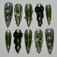 Green Long Nail Designs, Swamp Nails, Emerald Green Aura Nails, Black Green Aura Nails, Winter Nails Green, Emerald Green Gothic Nails, Green Claw Nails, Green Goth Nails Grunge, Nail Art Green