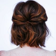 3d247580bc9293ffb46b1054c5d8acb7 Tied Hairstyles, Hairstyles Tied, Bob Updo, Hairstyles Aesthetic, Tattoos Unique, Hacks Beauty, Updo Styles, Fishtail Braid, Short Layered