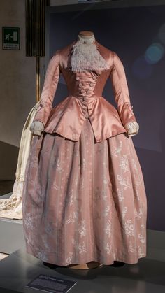 1770s Womens Fashion, 1780s Dress French, 18th Century Inspired Fashion, 1760s Dress, 18th Century Cloak, 1690s Fashion, 1780s Dress, 1770s Fashion, 1780s Fashion