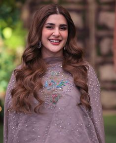 Muse Luxe, Kubra Khan, Pak Actress, Diy Earrings Materials, Twins Fashion, Sana Khan, Couple Goals Teenagers Pictures, Punjabi Outfits, Desi Wear