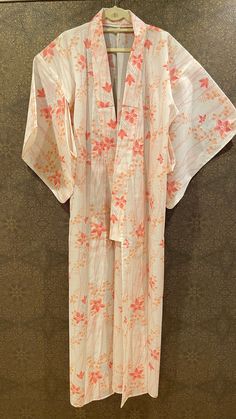 japanese traditional kimono, Yukata. vintage beautiful condition. arround 1960. Vintage Kimono With Kimono Sleeves, Traditional White Floral Kimono, Long White Vintage Kimono, Traditional White Floral Print Kimono, White Long Vintage Kimono, Vintage Long Kimono For Wedding, Traditional White Robe With Kimono Sleeves, Floral Print Kimono For Tea Ceremony, White Long Silk Kimono