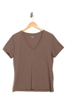 Pair this classic short sleeve V-neck t-shirt with your favorite shorts or jeans for everyday style. 24" length (size M) V-neck Short sleeves Solid Slub knit construction 100% cotton Machine wash Imported