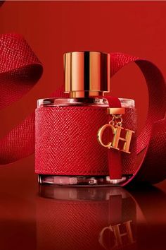 CH Carolina Herrera - Perfume Feminino - Eau de Toilette - Catálogo de imagens, Tabela de Preços, Informações, Clique na imagem. Ch Perfume, Carolina Herrera Perfume, Perfume Carolina Herrera, Ch Carolina Herrera, Perfume Collection, Carolina Herrera, Maybelline, Link In Bio, Perfume Bottles