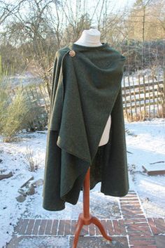 Julius Caesar Costume, Green Wool Coat, Viking Dress, Design Outfit, Medieval Clothes, Gamine Style, Viking Clothing, Fasion Outfits, Adventure Outfit