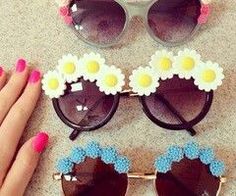 Ready for the beach, cat eye sunglasses, Enjoy your beach time with new sunglasses.#Rayban #sunglasses #fashion #cheap Meredith Foster, Diy Sunglasses, Bling Sunglasses, Cat Eye Colors, Flower Sunglasses, Cute Sunglasses