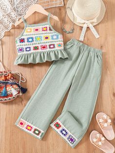 Conjunto de top de tanque con volantes y shorts con bordado de flores para niña joven Verde Bohemio    Color combinado,Floral,Geométrico,Plantas  No-Elástico  Young Girls Clothing, size features are:Bust: ,Length: ,Sleeve Length: Unique Kids Clothes, Embroidered Tank Top, Kids Wear Girls, Crochet Baby Dress Pattern, Tank Top And Shorts, Kids Garments, Latest Dress Design