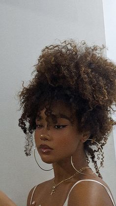 Pelo Afro, Hair Reference, Dream Hair, Curly Girl, Afro Hairstyles, Black Girls Hairstyles, Brown Skin, Curled Hairstyles, Pretty Hairstyles