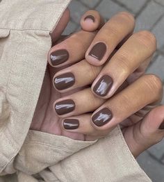 Grey Brown Nails Acrylic, Trendy Pedicure 2023, Very Short Gel Nails Natural, Fall Natural Nails, Popular Nail Colors, Nagel Tips, Easy Nails, Her Nails, Makijaż Smokey Eye