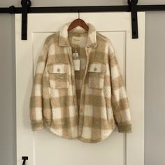 Coziest Shacket Of Your Dreams!! The Softest Material Ever, It’s Like Wearing A Cozy Blanket. So Cute Over Jeans Or Leggings. New With Tags! L: 30” Fleece Shacket, Sherpa Sweater, Light Pink Sweaters, Open Front Sweater, Soft Cardigan, Cozy Cardigan, Black Crewneck, Knit Turtleneck Sweater, Hooded Cardigan