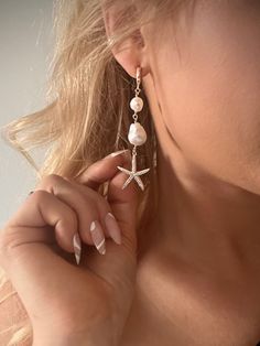 ✿  Freshwater Baroque Pearl Starfish Earrings ✿ Made of 18k gold filled metal on a 14mm huggie hoop closed lever, making them incredibly comfortable to wear.  Made with authentic freshwater baroque pearls and genuine Swarovski Crystal starfish that dangle from the bottom. Hypoallergenic, lead free, nickel free. Great for people with sensitive ears! Handmade in my home studio in Brookings, SD. Gold Starfish Charm Jewelry For Party, Gold Elegant Earrings With Starfish Charm, Elegant Gold Earrings With Starfish Charm, Elegant Starfish Charm Drop Earrings, Elegant Starfish Charm Jewelry For Anniversary, Elegant Starfish Charm Earrings As Gift, Elegant Starfish Charm Earrings For Gift, Crystal Wedding Jewelry, Starfish Earrings