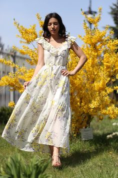 Very beautiful long summer dress for a woman. Transparent chiffon makes it easier and more airy. Under the chiffon there is a lining to the knee, below the knee you can see beautiful legs. On the white fabric beautifully arranged yellow flowers. It looks very festive and elegant. The dress is sewn in the shape of a trapeze. You can wear it with a belt or without. In both cases it will be very beautiful. Size: S (36) M (38) Material: chiffon, lining - 60% viscose, 40% PE If you need help with pic Elegant Sleeveless Dress For Garden Party, Bohemian Chiffon Dress For Summer Garden Party, Summer Chiffon Sleeveless Dress For Garden Party, Sleeveless Summer Chiffon Dress For Garden Party, Summer Sleeveless Chiffon Dress For Garden Party, Sleeveless Dress For Garden Party, Spring Vacation Sleeveless Chiffon Dress, Spring Bohemian Maxi Chiffon Dress, Spring Bohemian Chiffon Midi Dress