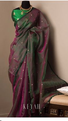 Purple Banarasi Saree Bridal, Unique Saree Combination, Color Combinations For Saree, Saree Wearing Styles, New Saree Designs, Fancy Sarees Party Wear