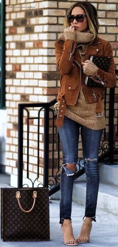 Dark Jeans Outfit, Brown Jacket Outfit, Fall Fashion Coats, Outerwear Trends, Ripped Pants, Beige Pullover, Boating Outfit, Brown Suede Jacket, Jacket Outfit