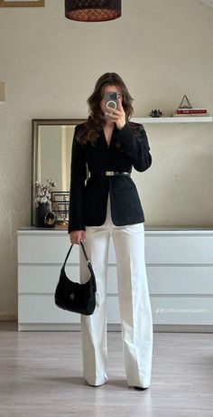 How To Style Suit Pants Women, White Pants Black Blazer Outfit, Formal Inspo Outfits, Semi Winter Outfits Women, Womens Proffesional Outfit, Outfit Ideas Black Blazer, Styling Formal Pants Women, Winter Women Business Casual, Formal Cool Outfits