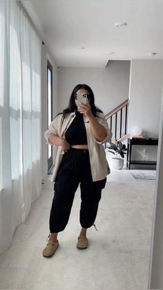 Cargo pants | birkenstock boston clog | cream overshirt Cargo Pants Outfit Dressy, Casual Cargo Pants Outfit, Plus Size Androgynous Fashion, Cargo Pants Outfit Plus Size, Boston Clogs Outfit, Clog Outfit, Winter Pants Outfit, Dressy Casual Outfits