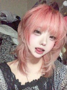 Basic Hairstyles, Dyed Hair Inspiration, Cool Makeup Looks, Medium Short Hair, Dye My Hair, Hair Reference, Hair Inspo Color, Hair Art, Hair Designs