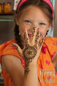 Henna Designs Kids, Mehndi Design Hand, Henna Kids, Mehndi Designs Simple Easy, Beautiful Simple Mehndi Design, Mehndi Mehndi, Mehndi Designs Simple, Pretty Henna, Henna Designs For Kids