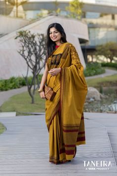 Office Sarees, Simple Fashion Outfits Minimal Style, Saree Drapes, Stylish Office Wear, Pretty Office, Formal Saree, Saree Draping Styles, Cotton Saree Designs, Work Wear Outfits