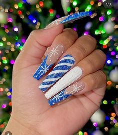 Sweater Nail Ideas, Holiday Nail Inspo, Christmas Sweater Nails, Christmas Nail Ideas, Gold Glitter Christmas, Nails Holiday, Christmas Tree Nails, Latest Nail Designs