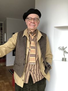 Grandpa Street Style, Eclectic Grampa Aesthetic, Old Man Outfit Aesthetic, Grandad Outfits, Old Professor Aesthetic, Grandpa Core Outfits Men, Old People Clothes, Grandpacore Aesthetic, Grandpa Outfit Men