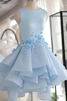 Silhouette: A LineHem-length: Knee LengthFabric: OrganzaNeckline: Scoop NeckSleeve: SleevelessEmbellishment: Floral Original Prom Dresses, Prom Dresses Short Blue, Scoop Neck Prom Dress, Gaun Koktail, Blue Graduation, Tulle Homecoming Dress, Prom Dresses 2018, Blue Homecoming Dresses, فستان سهرة