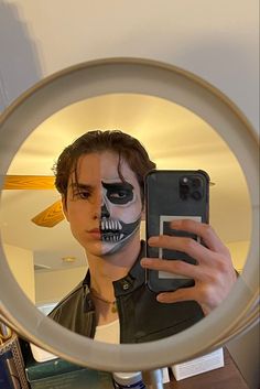 It Boy Halloween Costumes, Men Villian Costumes, Cute Halloween Costumes For Men, Halloween Makeup Guys Easy, Simple Halloween Face Paint For Men, 2023 Halloween Costume Ideas Men, Diy Guy Costumes Halloween, Easy Boys Halloween Costumes, Halloween Costumes Man Easy