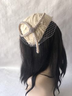 This is a classy vintage inspired 1950s - 1960s Ivory, Cream or Ecru felt half hat with a modern touch perfect as a bridal fascinator hat, wedding hat, tea party hat, church hat or any other special occasion. This is a Ivory felt headpiece create by hand and has a wire base that can fit any head size comfortably. WHAT MAKES THIS SO UNIQUE I form each piece while on my head to see how it fits and looks and then take it off and hand sew each piece. I design it to wear both ways so there's no front Vintage Fitted Cream Fascinator, Vintage Cream Hat Fascinator, Vintage White Fascinator With Curved Brim, White Church Hats, Ivory Pillbox Hat, Vintage White Hat Headpiece, Ivory Fascinator, Mother Of The Bride Hats, Green Fascinator