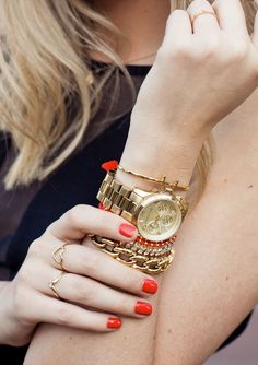 Pair a gold Michael Kors watch with accessories to get an instant sophisticated yet playful look. Red Orange Nails, Olive Parka, Tuula Vintage, I Love Gold, Cognac Boots, High Fashion Models, Gold Michael Kors Watch, Fashion Idol, Arm Party