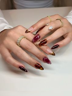 Fall nail inspo 🥀 Burgundy Nails With Design, Fall Nail Sets, Fall Inspo Nails, Burgundy And Gold Nails, Square Fall Nails, Burgundy Nail Designs, Fall Nail Inspo, Burgundy Nails, Fall Inspo