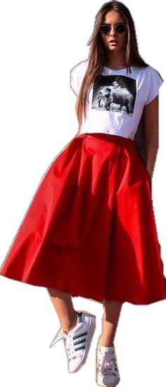 Red Skirt Outfits, Sukienki Maksi, Rok Outfit, Skirt And Sneakers, Red Skirt, Red Skirts, Looks Style, Mode Inspiration