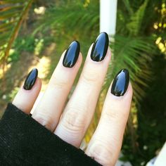 Black Almond Shaped Nails Short Black Almond Nails, Short Almond Shaped Nails, Fall Almond Nails, Nail Stiletto, Almond Shaped Nails Designs, Blue Homecoming Nails, Black French Nails, Black Almond Nails, Dark Wallpapers Aesthetic