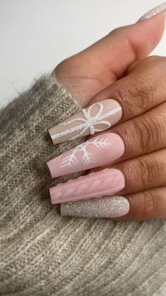 December Nails Long Coffin, Gelx Inspo Nails Christmas, Pink Sweater Nails Acrylic, Pink Argyle Nails, Christmas Nails Astethic, Winter Nails Pink Rose Gold, Holiday Nails Stiletto Christmas, Christmas Nails Acrylic 2024, Christmas Nails With Sweater Design